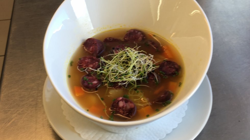 Gemüsesuppe frischer Hauswurst