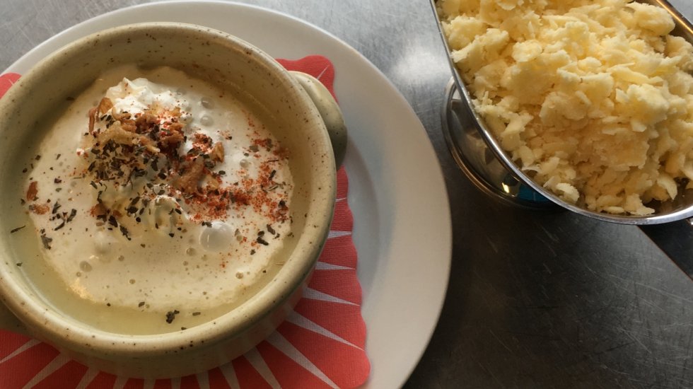 Kartoffelsuppe mit Käse